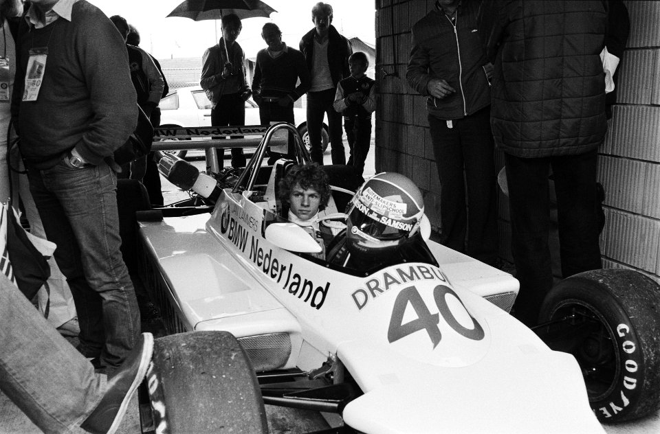 Jan Lammers in zijn auto, Bestanddeelnr 930-9339