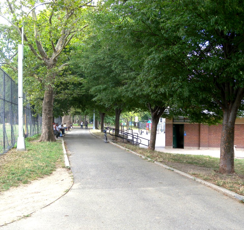 Jackson Av 144th walkway Pt Morris RR jeh