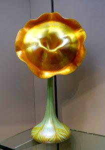 Jack-in-the-Pulpit Vase, Quezal Art Glass and Decorating Company, New York, c. 1901, glass - Currier Museum of Art - Manchester, NH - DSC07240