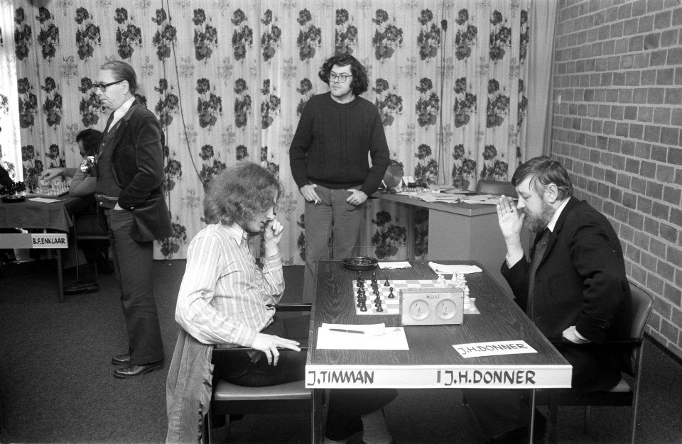Jan Timman (links) en Jan Hein Donner, Bestanddeelnr 926-9656