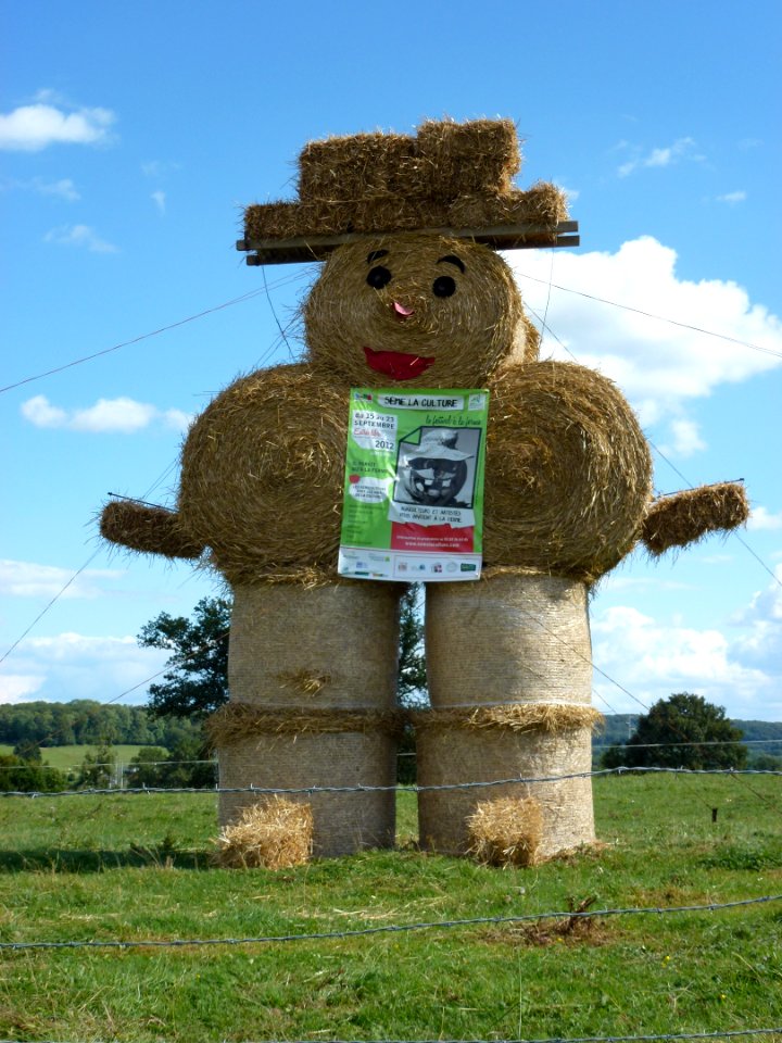Jandun (Ardennes) poupée de chaume (évenement sème la culture 2012)
