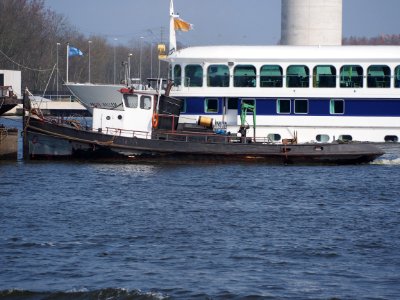 Jan, ENI 03340122 pushing Rika 2, ENI 02301434, Noordzeekanaal, Port of Amsterdam, pic1