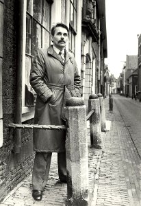 Jan Postman van het Bureau voor Daklozen. Aangekocht in 1986 van United Photos de Boer bv, NL-HlmNHA 54016985