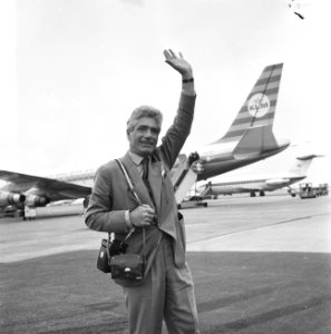 Jan Boon (cineast en bergbeklimmer) van Schiphol vertrokken naar Amerika, Bestanddeelnr 917-8413