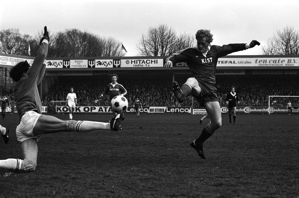 Jan Jongbloed (FC Amsterdam) redt een schot van Kees Kist, Bestanddeelnr 929-0798