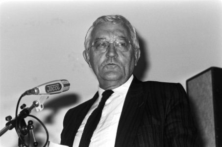 Jan Kassies opent tentoonstelling 100 jaar Prix de Rome en maakt winnaars Prix, Bestanddeelnr 933-4171