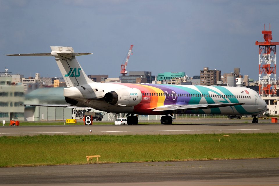 JapanAirSystem MD-90 fukuoka 20050925095144