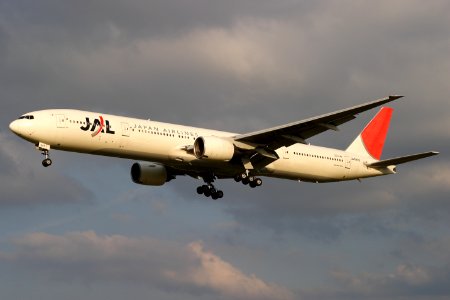 JapanAirlines B777-300 fukuoka 20090913171454