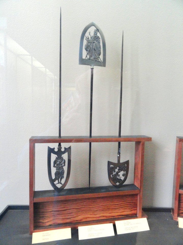 Japanese arrowheads - George Walter Vincent Smith Art Museum - DSC03586