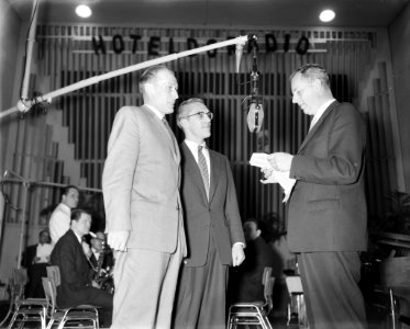 Jan Derksen en Arie van Vliet en de heer Repko, Bestanddeelnr 909-2947