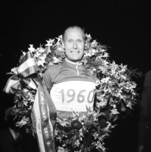 Jan Derksen Nederlandse sprintkampioen voor de elfde maal Jan Derksen met zijn , Bestanddeelnr 911-3076