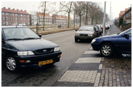 Jan Gijzenkade, hoek Germanenstraat, onduidelijke verkeersdrempel. NL-HlmNHA 54036423