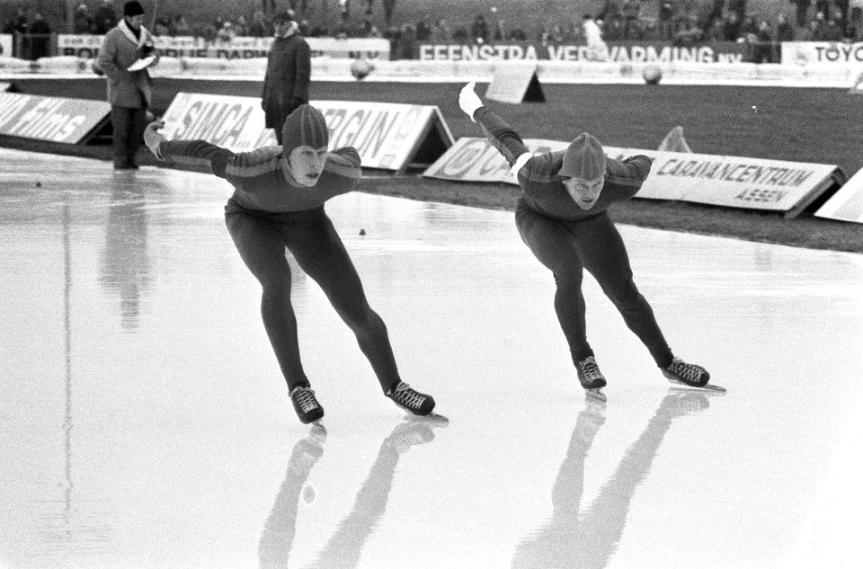 Jan Derksen (links) en Ronnie Nooitgedagt in actie op de 5000 meter, Bestanddeelnr 926-9361