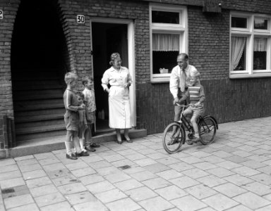 Jan Derksen thuis na de wereldkampioenschappen, Bestanddeelnr 908-8580