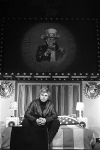 Jan Cremer in het decor van Oklohoma Motel', Bestanddeelnr 923-4476
