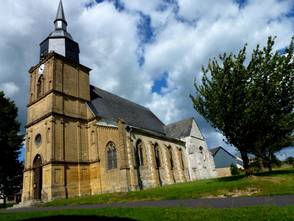 Jandun (Ardennes) église Notre-Dame, vue latérale