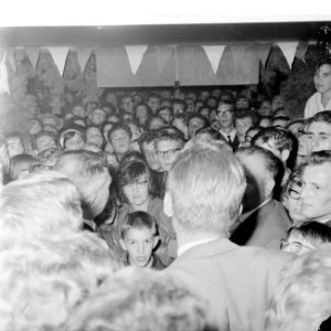 Jan Janssen (wereldkampioen) in woonplaats Ossendrecht, Jan Janssen op de rug ge, Bestanddeelnr 916-8522