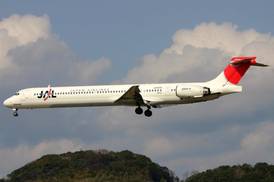 JapanAirlines MD-81 fukuoka 20050323150928