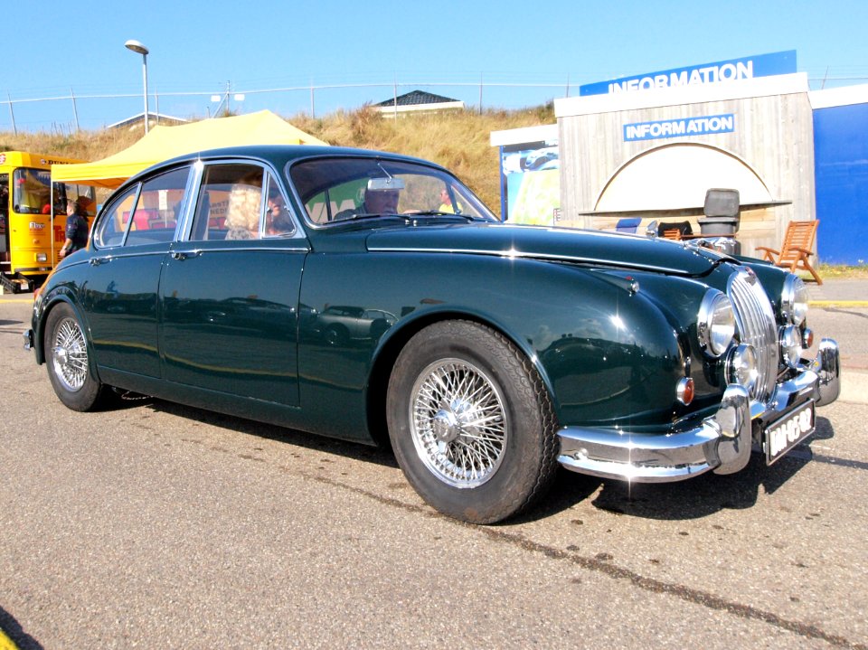 Jaguar Mk 2 2.4 L dutch licence registration DM-05-02 pic02
