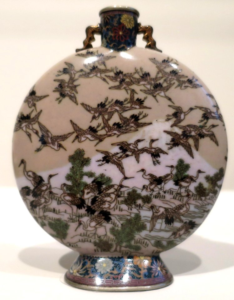 Japanese cloisonné snuff bottle, late 19th century, Cincinnati Art Museum I