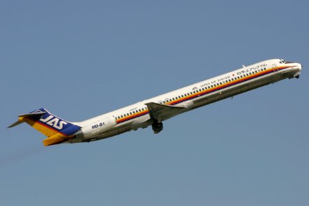 JapanAirSystem MD-81 fukuoka 20041023121634