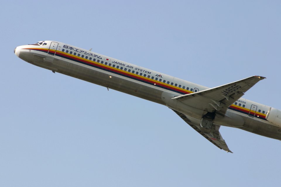 JapanAirSystem MD-81 fukuoka 20050128111454