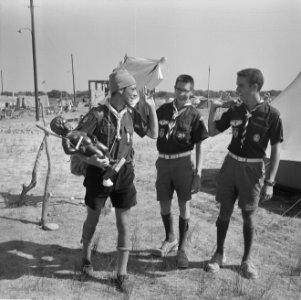 Jamboree 1963 te Marathon Griekenland Belgen met Manneke Pis van Brussel, Bestanddeelnr 915-4377