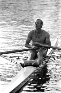 Jan Wienese na zijn race (skiff), Bestanddeelnr 920-4331