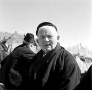 Jan Kes in Volendam, visser van de VD 46, Bestanddeelnr 252-1700