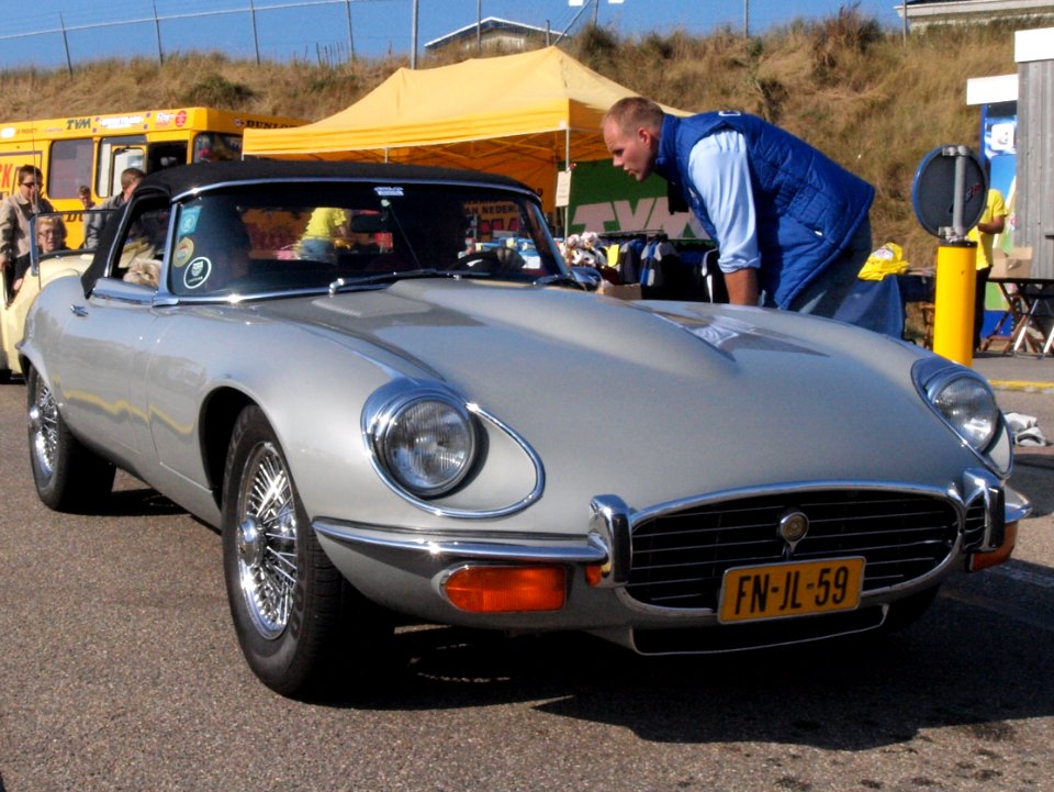 Jaguar E-type V12 Cabriolet Series 3 dutch licence registration FN-JL-59 pic1