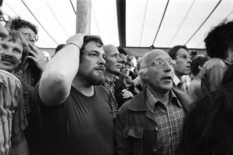 Jan Schaefer en gewestvoorzitter Poppe in de PvdA-tent in Amsterdam, Bestanddeelnr 929-7500