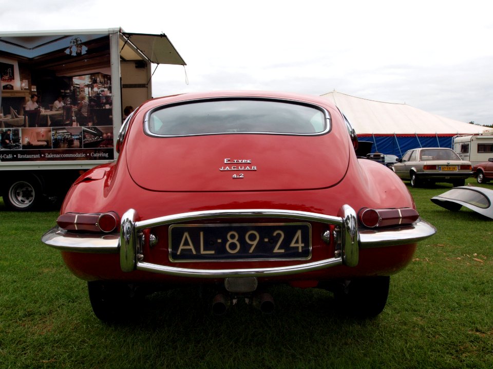 Jaguar E-type 4.2litre 2+2 (1968), Dutch licence registration AL-89-24 p4