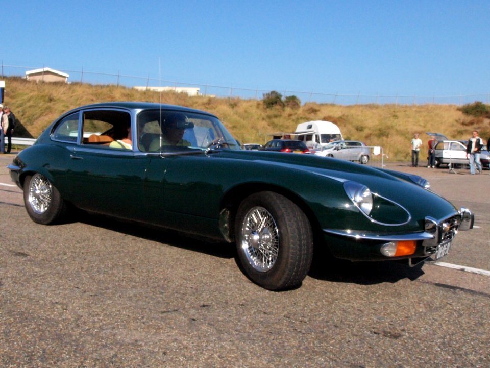 Jaguar E-Type V12 2+2 dutch licence registration DH-05-30 pic1