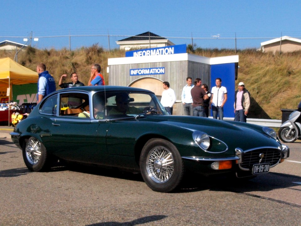 Jaguar E-Type V12 2+2 dutch licence registration DH-05-30 pic2