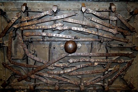 Metal capping wrought ironwork