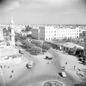 Jamal Pasha street ook bekend als Avenue de la victoire met het gebouw van de po, Bestanddeelnr 255-5838