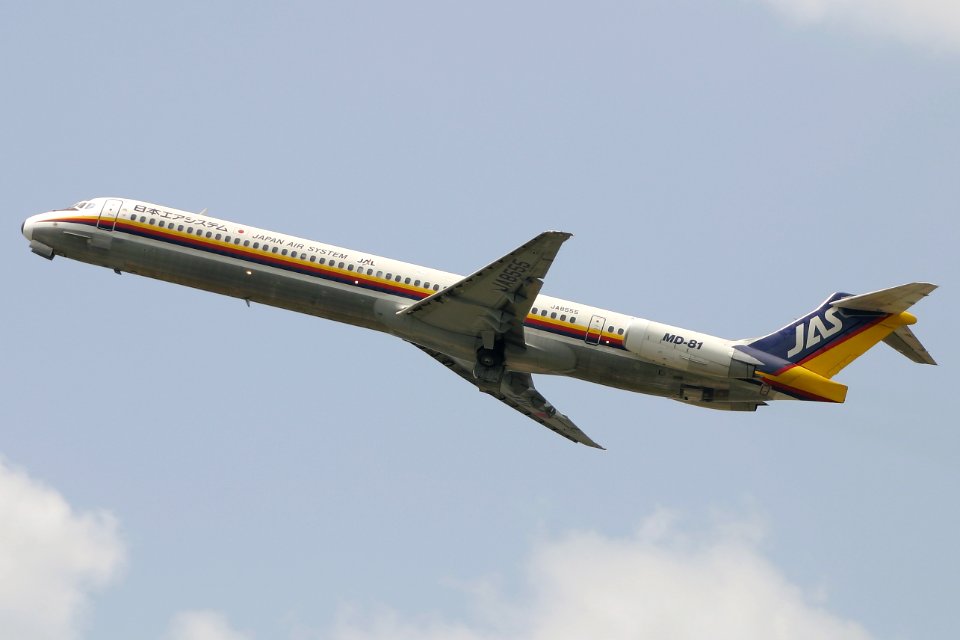 JapanAirSystem MD-81 fukuoka 20050429111630