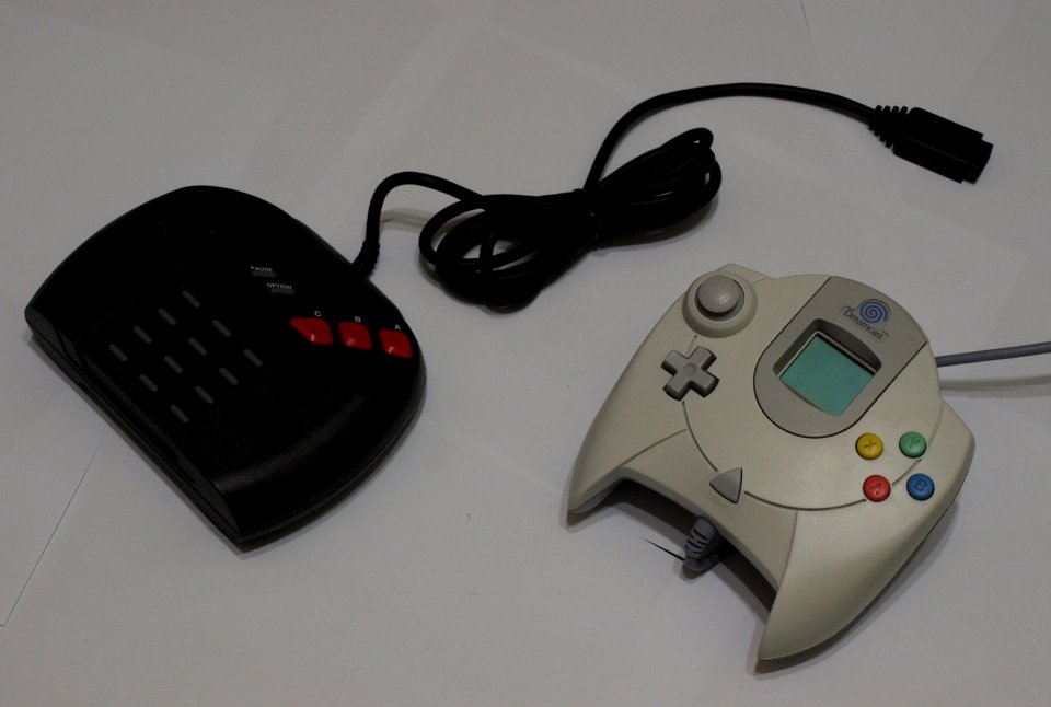 Jaguar and Dreamcast controllers 3