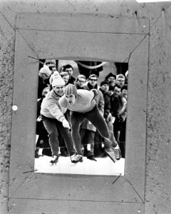 Jan Bols krijgt aanwijzingen van trainer Leen Pfrommer op 5.000 meter, Bestanddeelnr 923-4766