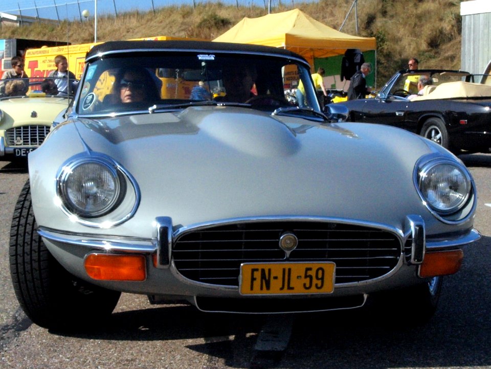 Jaguar E-type V12 Cabriolet Series 3 dutch licence registration FN-JL-59 pic2