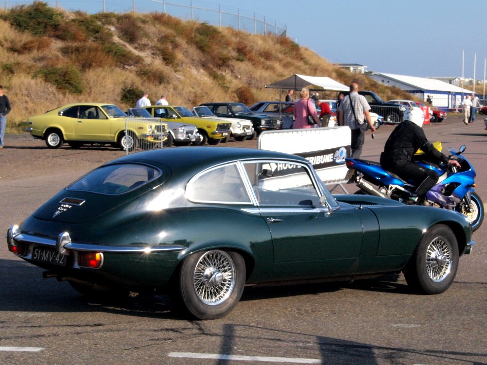 Jaguar E-Type V12 2+2 dutch licence registration 51-MV-42 pic2