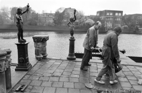 Kijkdag van een veiling van tuinornamenten in het Hilton hotel te Amsterdam, Bestanddeelnr 934-4341