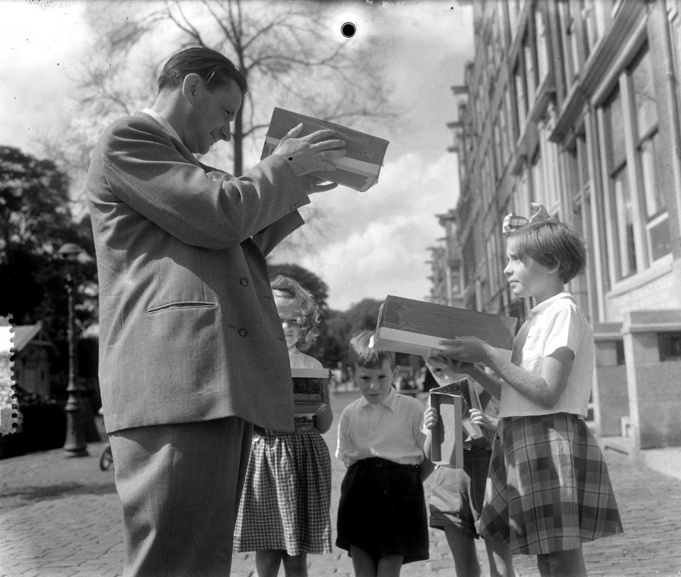 Kijkdozen seizoen geopend in Amsterdam, Bestanddeelnr 905-2564