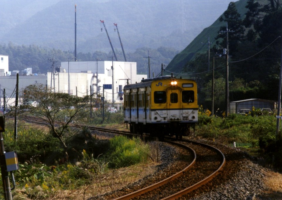 Kiha 30 running omine line