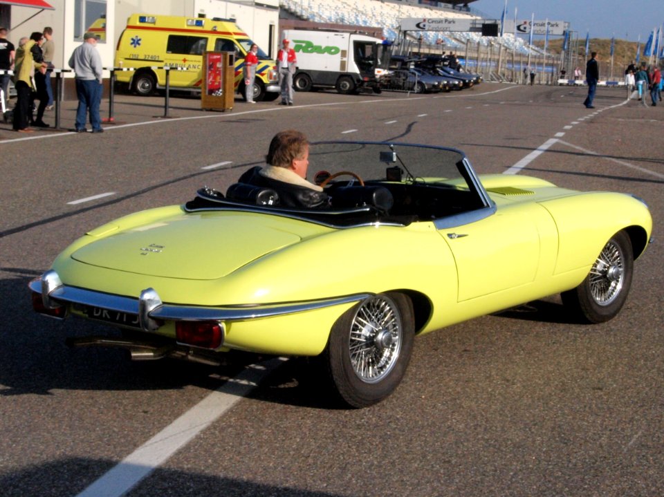 Jaguar E-Type dutch licence registration DR-71-32 pic2