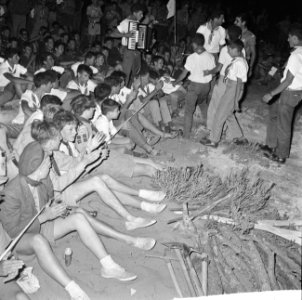 Jamboree 1963 te Marathon Griekenland Applaus voor de groep padvinders die spee, Bestanddeelnr 915-4244