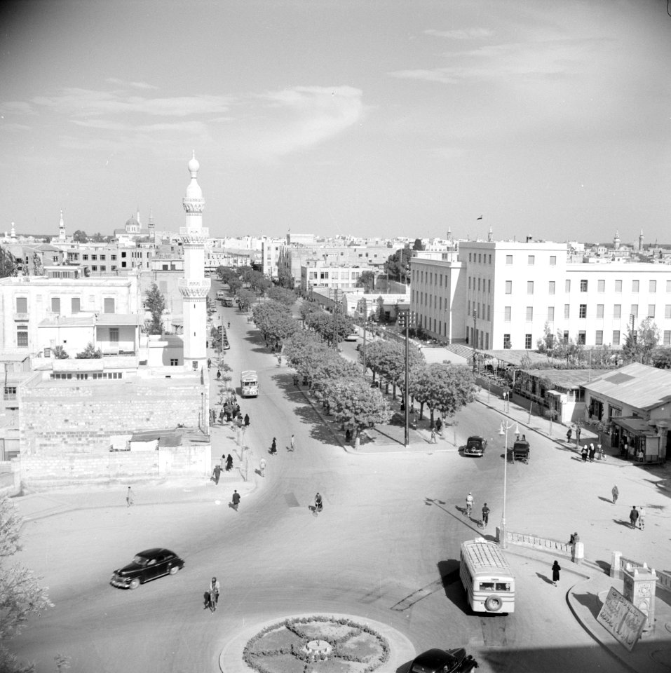 Jamal Pasha street ook bekend als Avenue de la victoire met het gebouw van de po, Bestanddeelnr 255-5839
