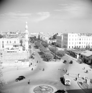 Jamal Pasha street ook bekend als Avenue de la victoire met het gebouw van de po, Bestanddeelnr 255-5839