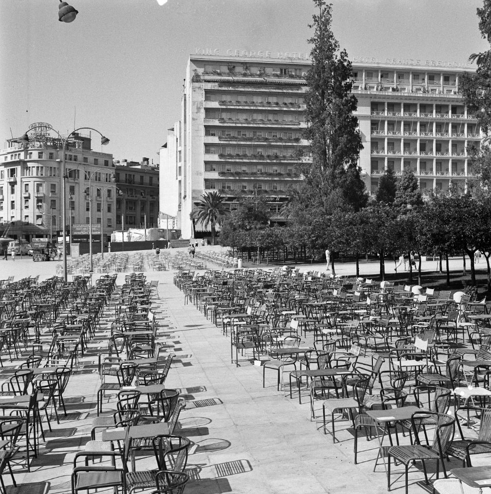 Jamboree 1963 te Marathon Griekenland. Verlaten plein Athene ongeveer 2 uur in m, Bestanddeelnr 915-4308