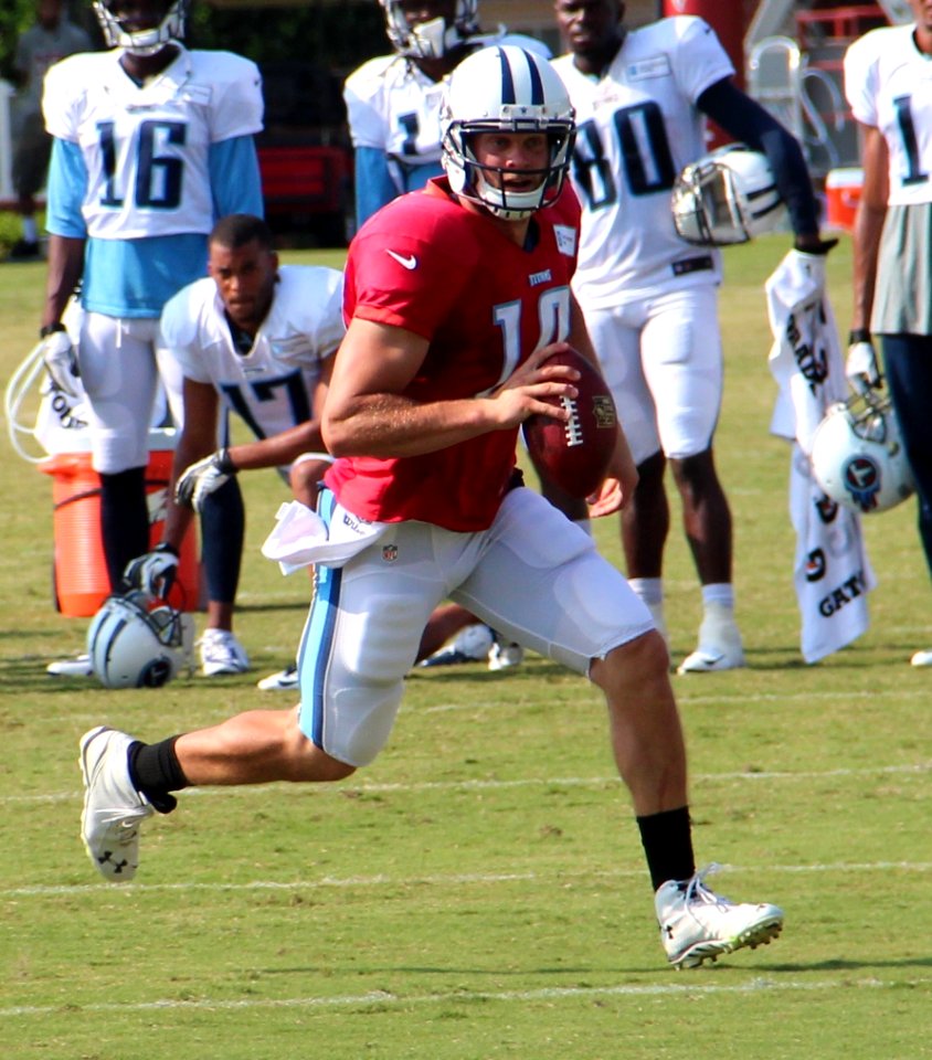 Jake Locker scrambling 2014